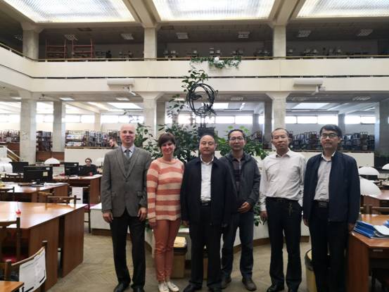 与外事处、中俄中心负责人在西南校区图书馆合影